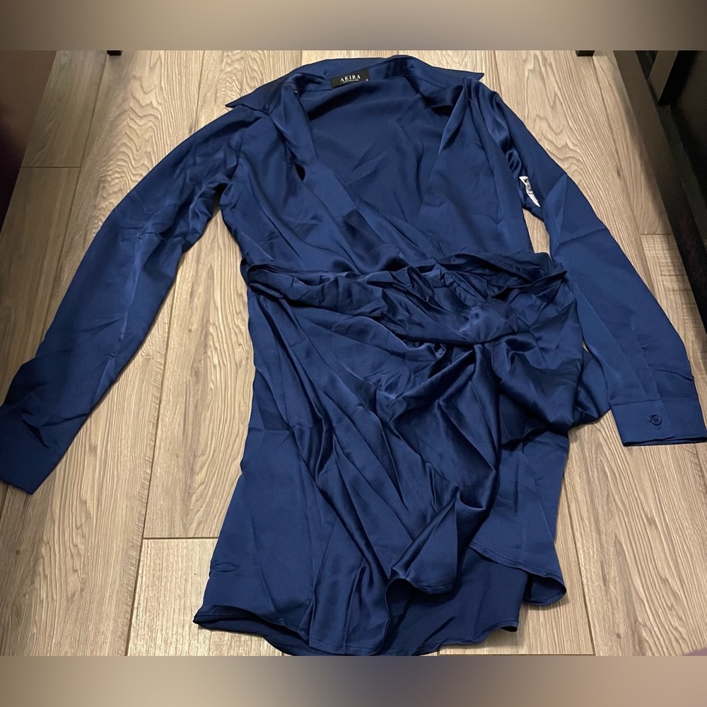 NWT AKIRA RIGHT MOVES WRAP MINI DRESS IN WHITE, ROYAL BLUE